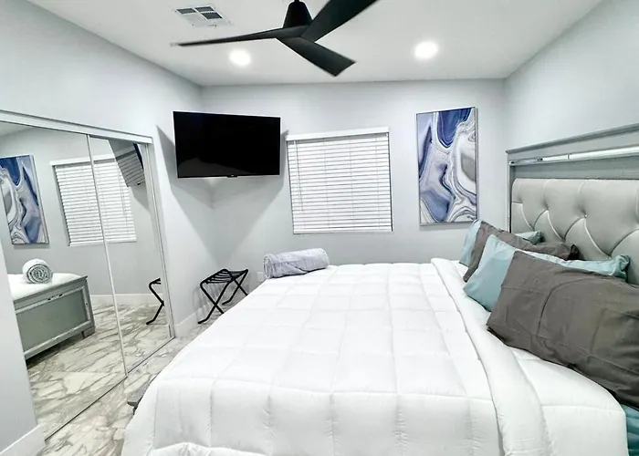 New Phx Pool With Deep End And Location * Phoenix