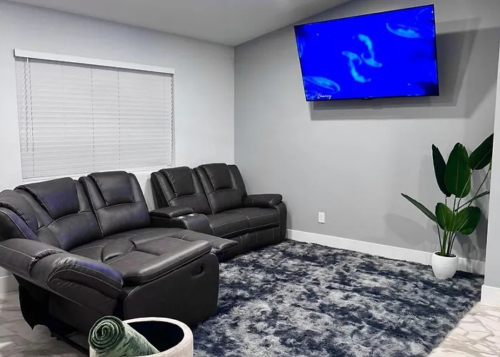 New Phx Pool With Deep End And Location Holiday home Phoenix