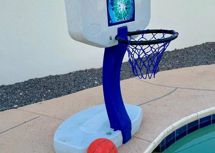 New Phx Pool With Deep End And Location *