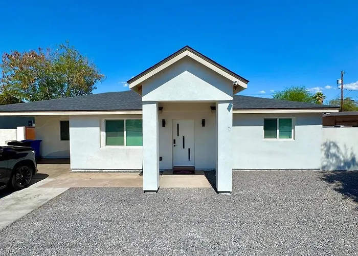 New Phx Pool With Deep End And Location Holiday home Phoenix