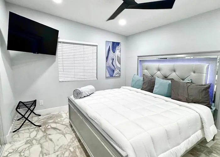 New Phx Pool With Deep End And Location * Phoenix
